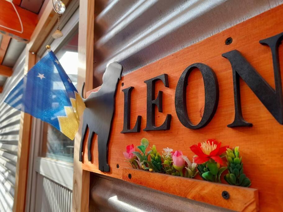 Leon *